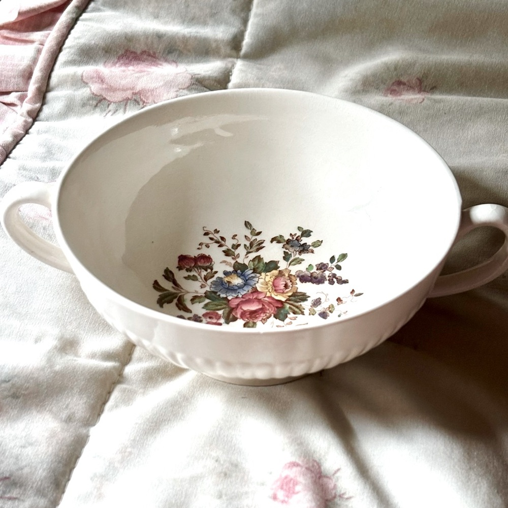Vintage 1930’s Wedgewood Edme “Conway” Footed Soup Bowl!